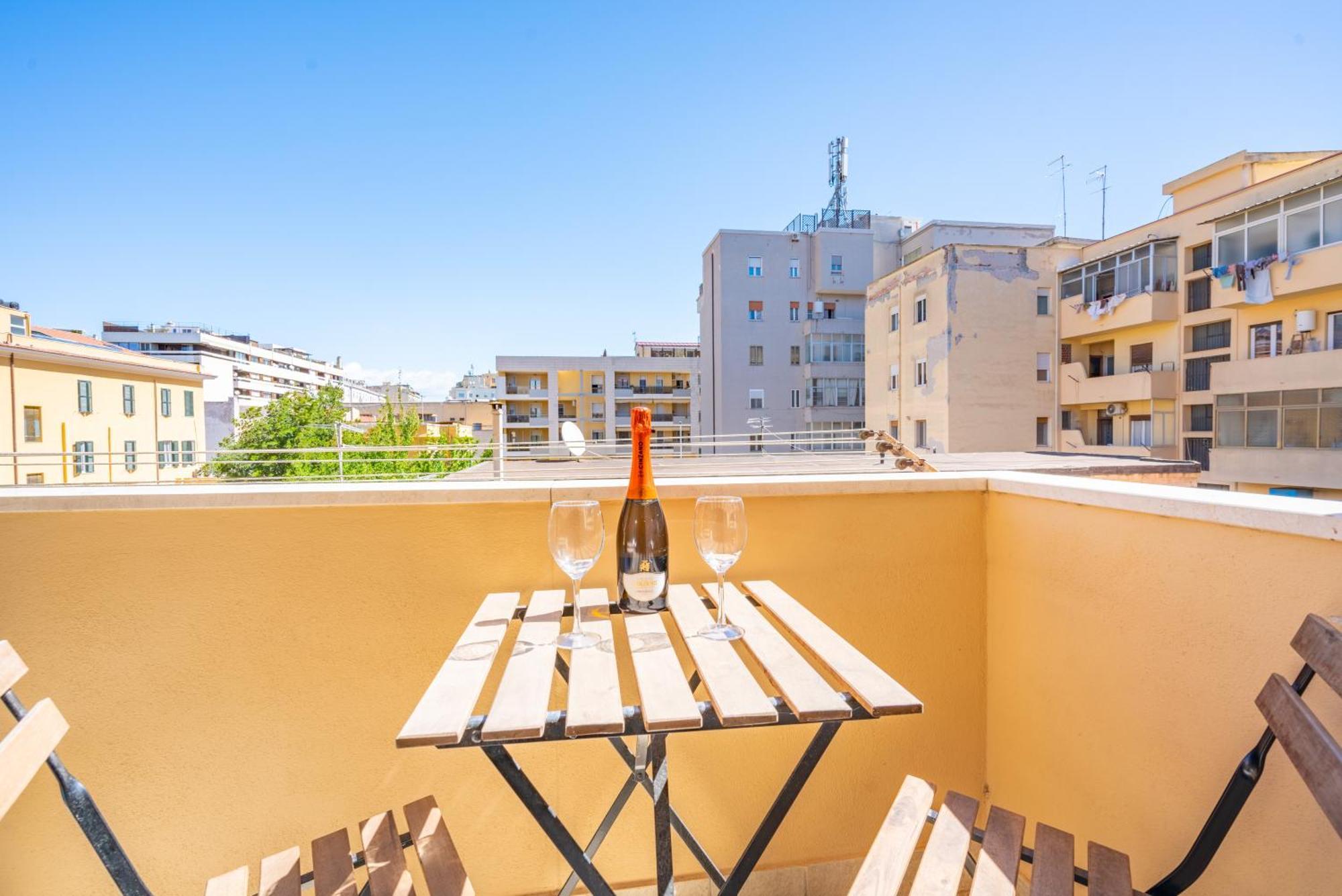 Puccini Apt - Centro Citta - Wifi - Ac Cagliari Dış mekan fotoğraf
